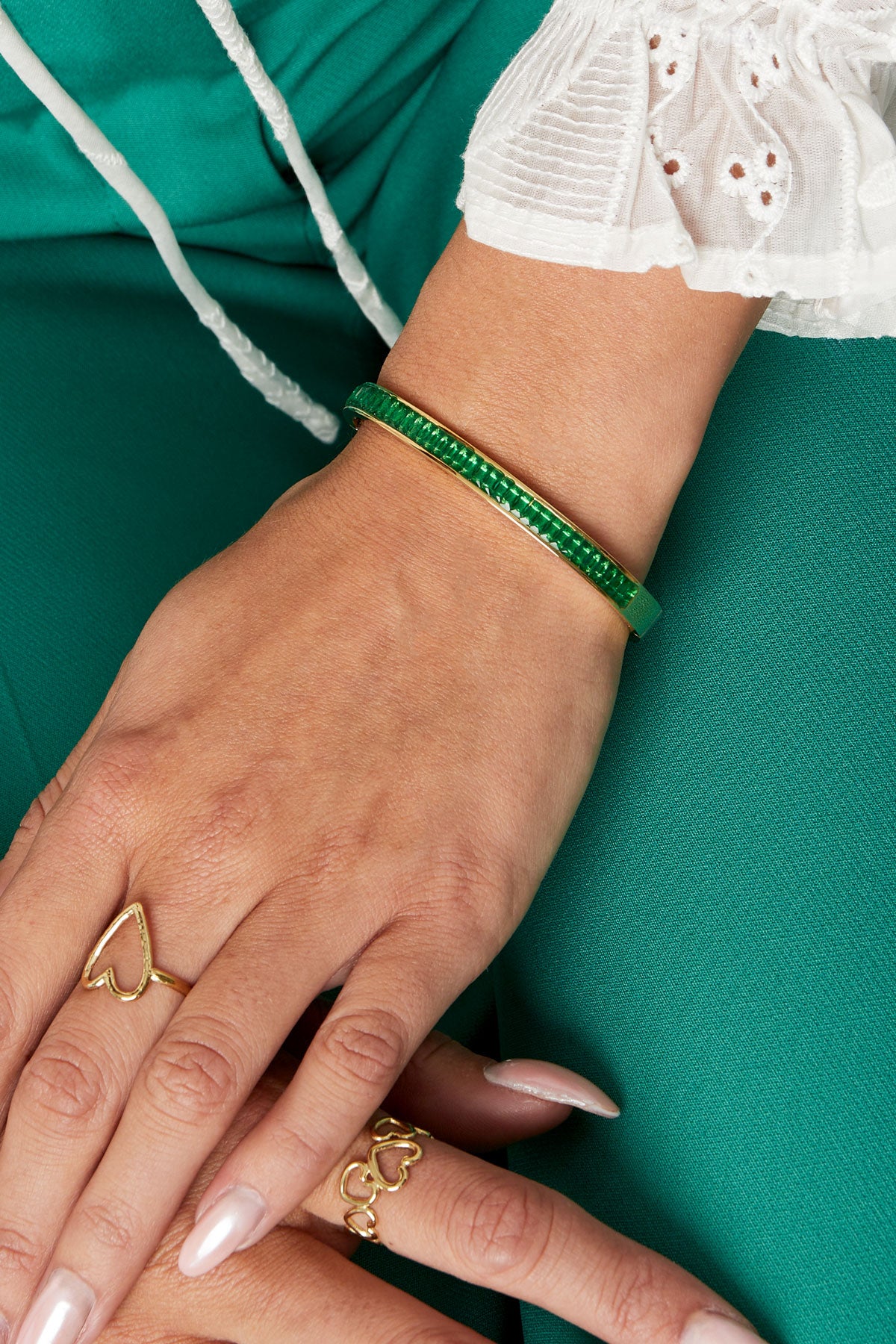 Sklavenarmband mit Steinen