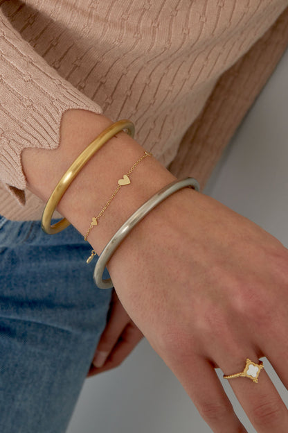 Klassisches Armband mit Herzen - Edelstahl