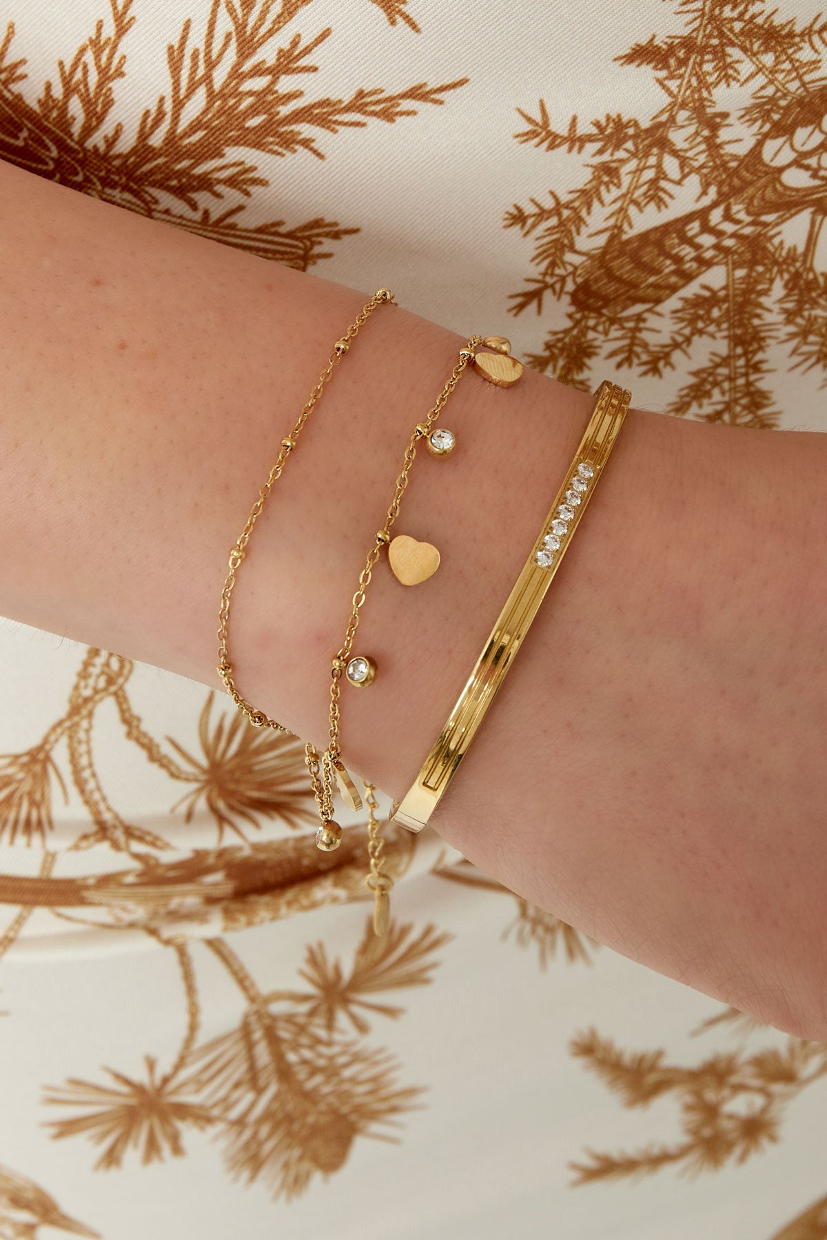 charm-armband mit herzen und diamanten – goldfarbe - goldfarbefarbe