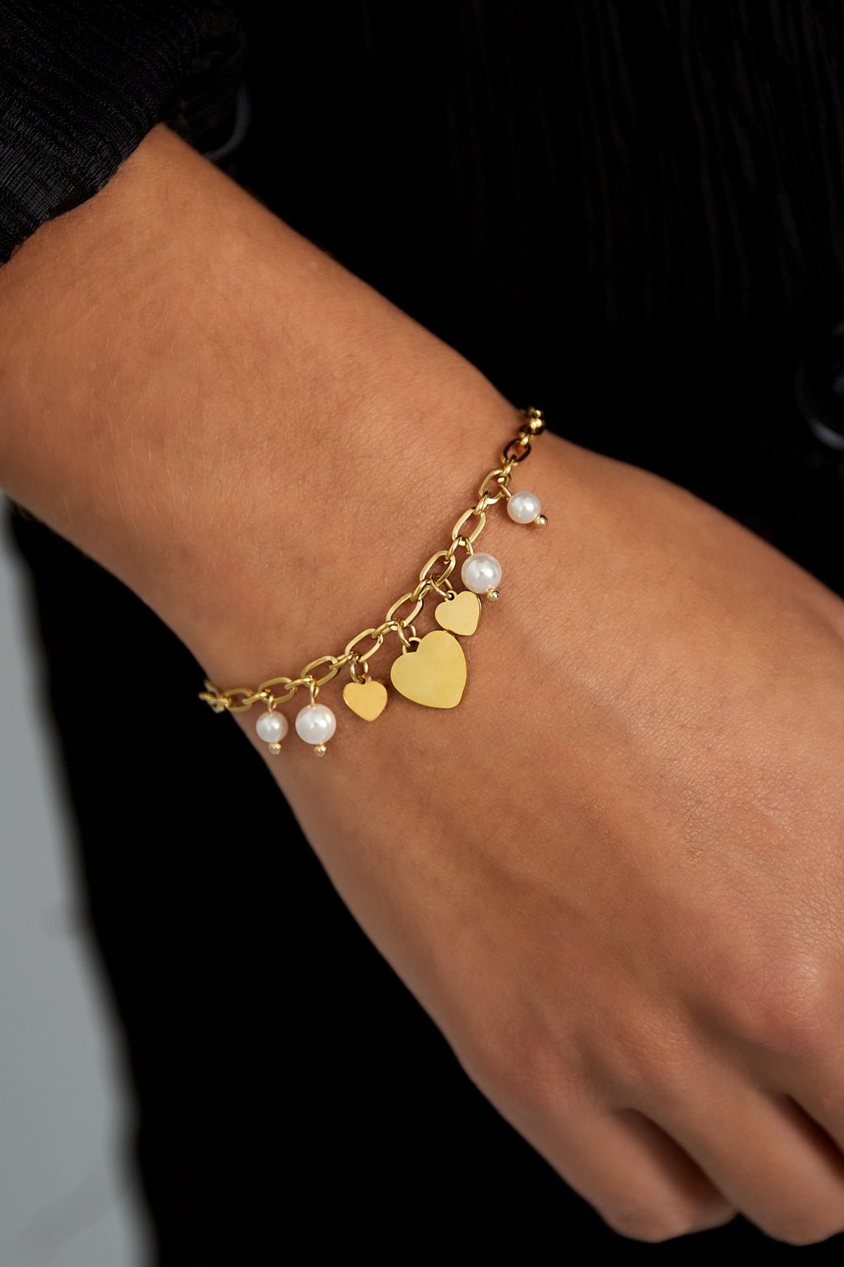 Armband mit Herzen und Perlen