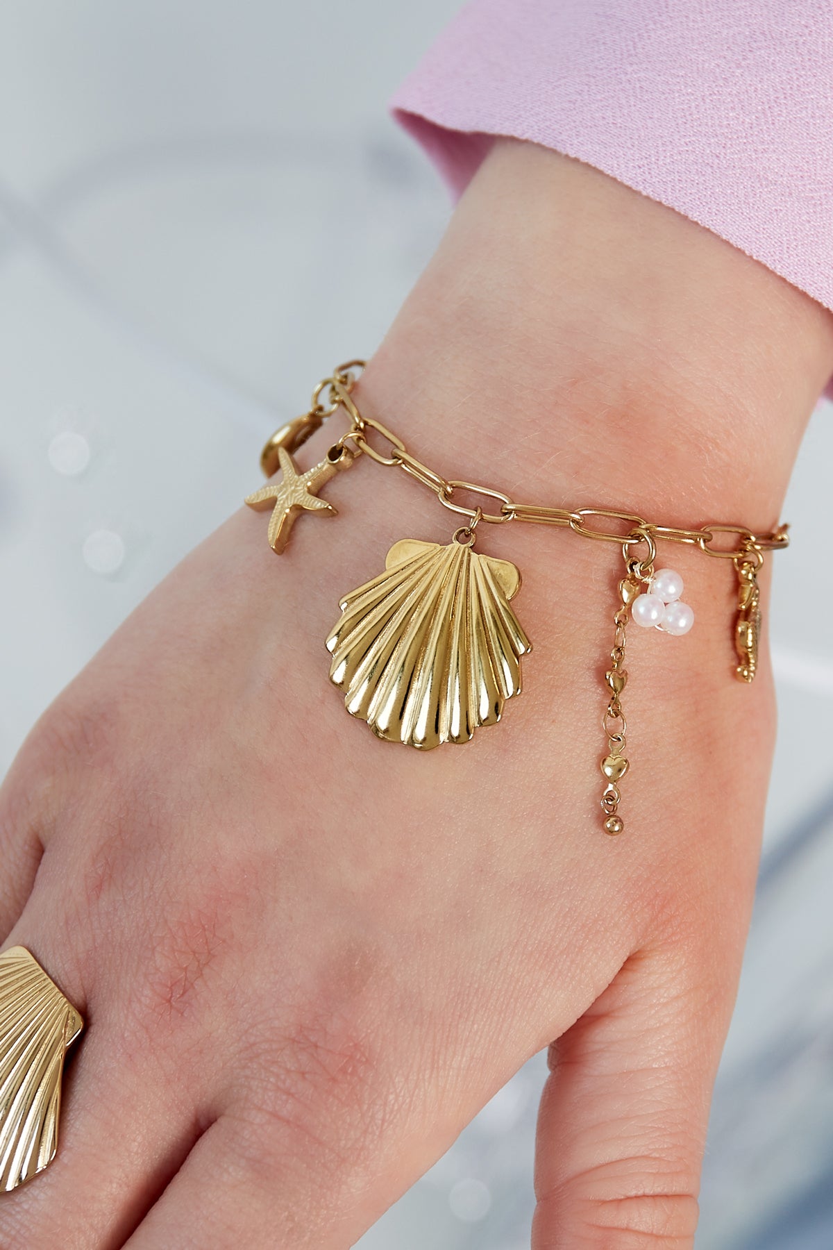 großes beachy-armband – goldfarben