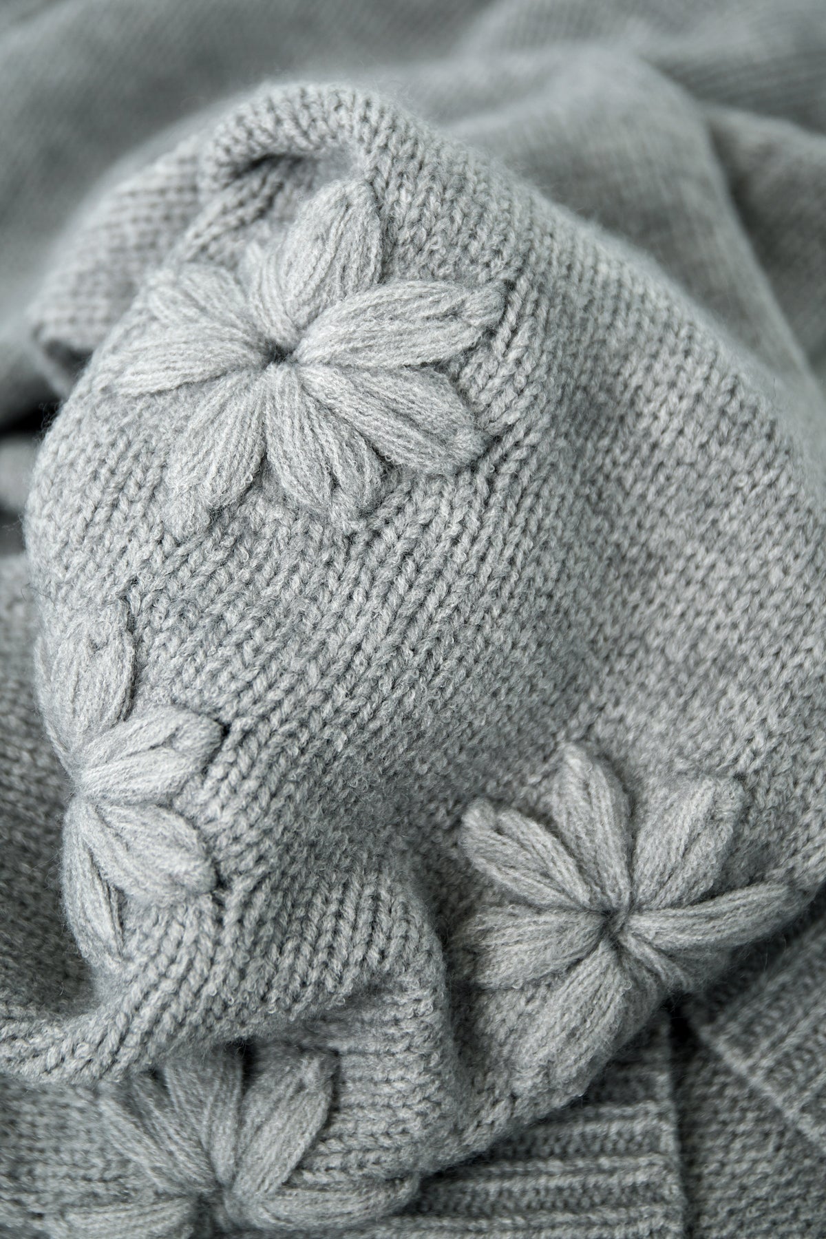 damen pullover oversize blumenapplikation | wollmischung | mehrfarbig