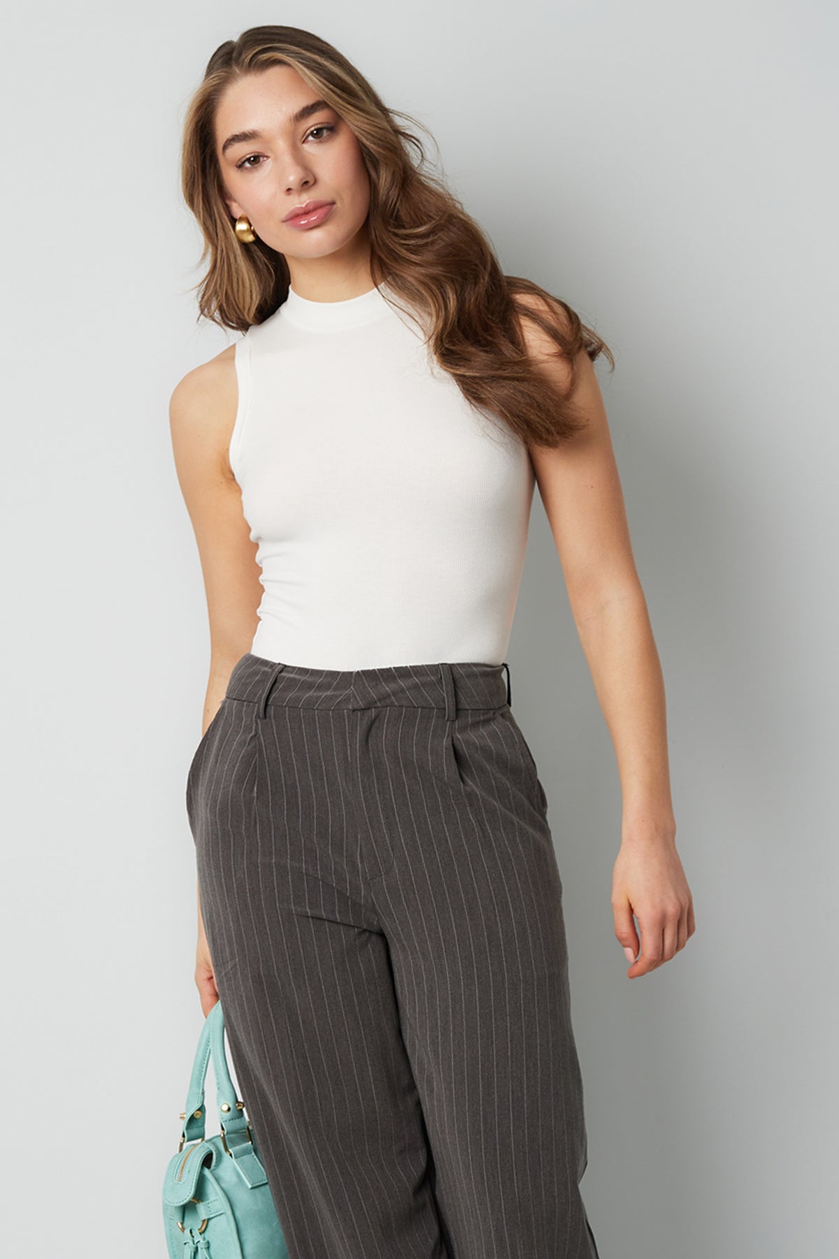 viskose damen ärmelloses bodysuit hoher kragen minimalistisches design