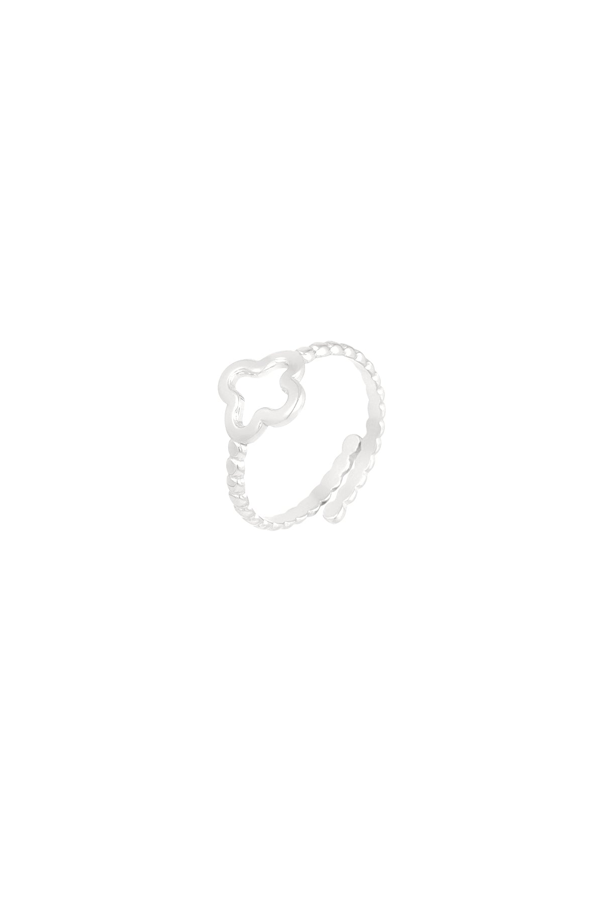 Gedrehter Ring mit Kleeblatt