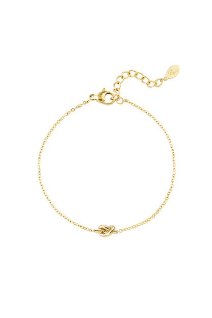 Schlichtes Armband mit geknotetem Anhänger
