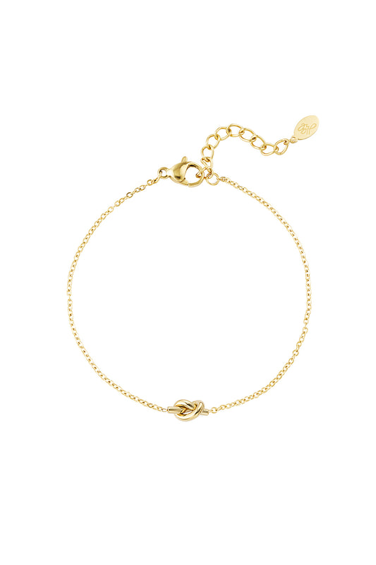 Schlichtes Armband mit geknotetem Anhänger