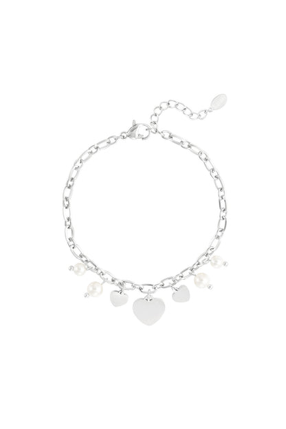 Armband mit Herzen und Perlen
