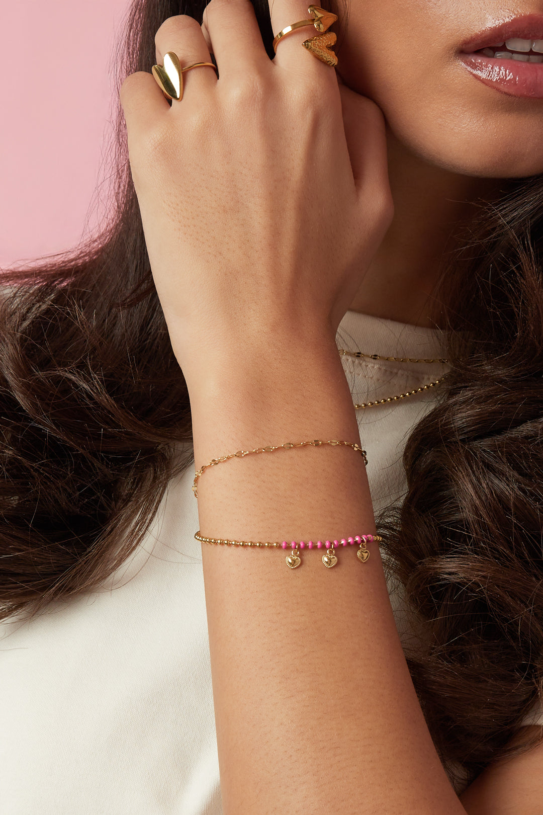 doppelarmband mit perlen und herzanhängern