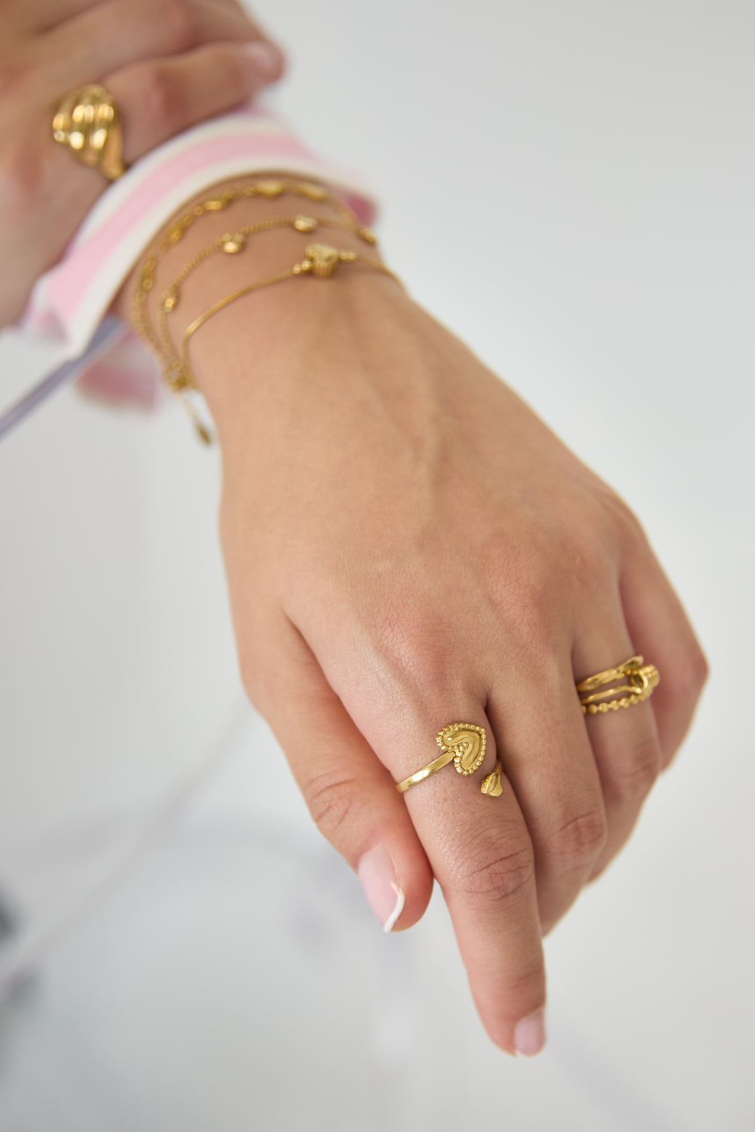 ring mit verstellbaren herzen