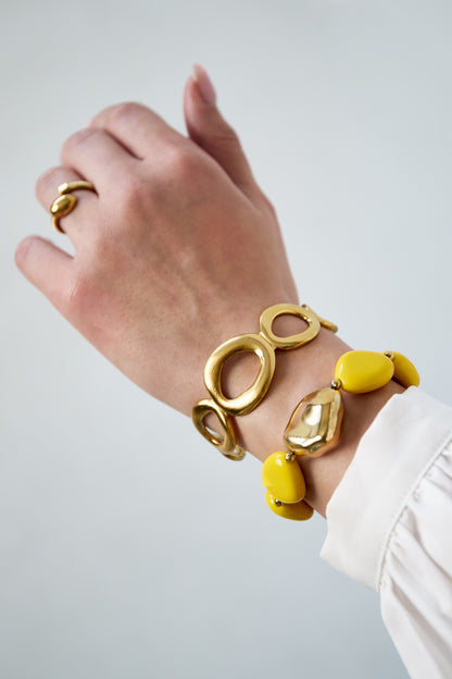 Perlenarmband mit organisch geformter Statement-Perle