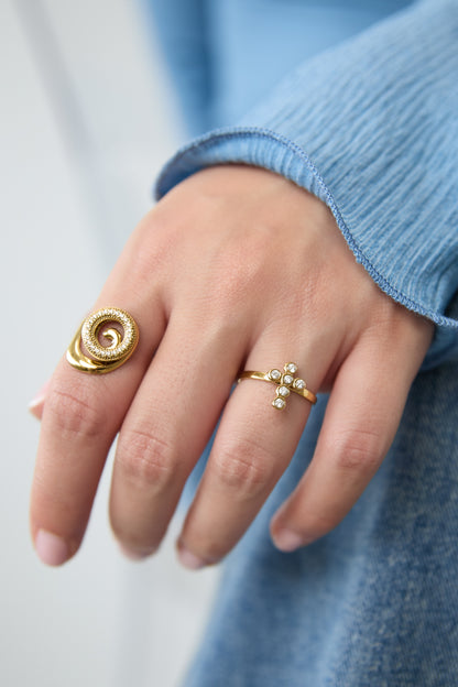 Statement-Ring mit Kreuz und Steinen