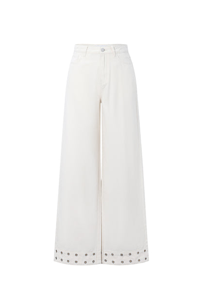 Jeans mit Ösen-Statement