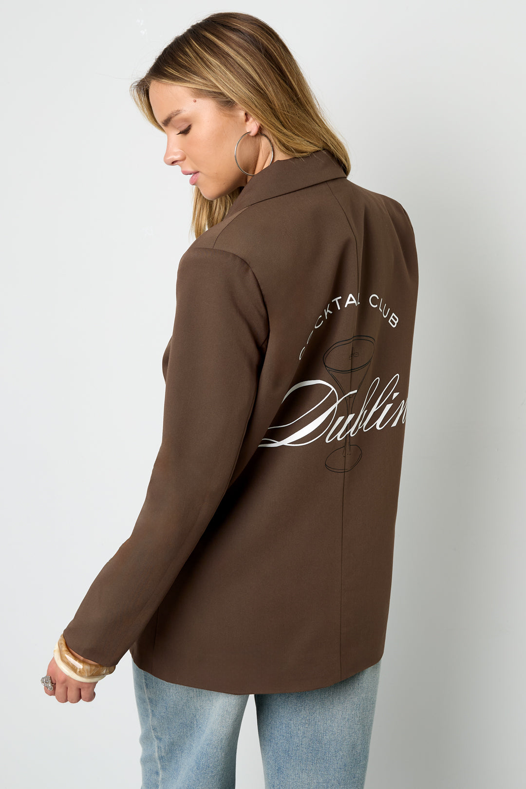 damen blazer gewebt | letter-print | kaffeebraun & grau
