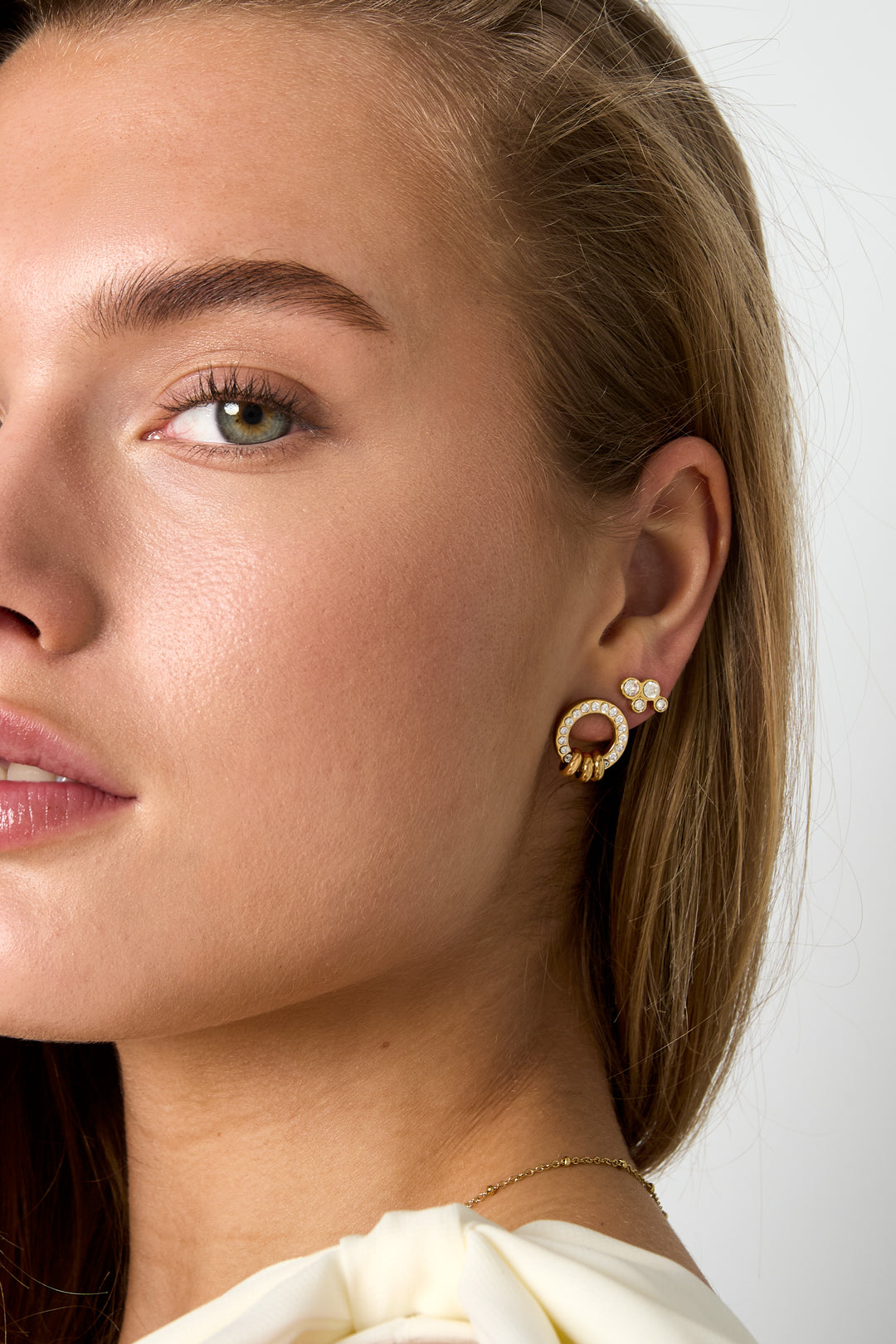ohrstecker mit eleganten ringen