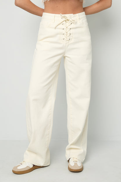 Jeans mit Schnürung