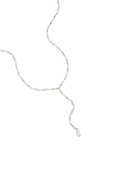 Halskette mit hängendem Strassstein