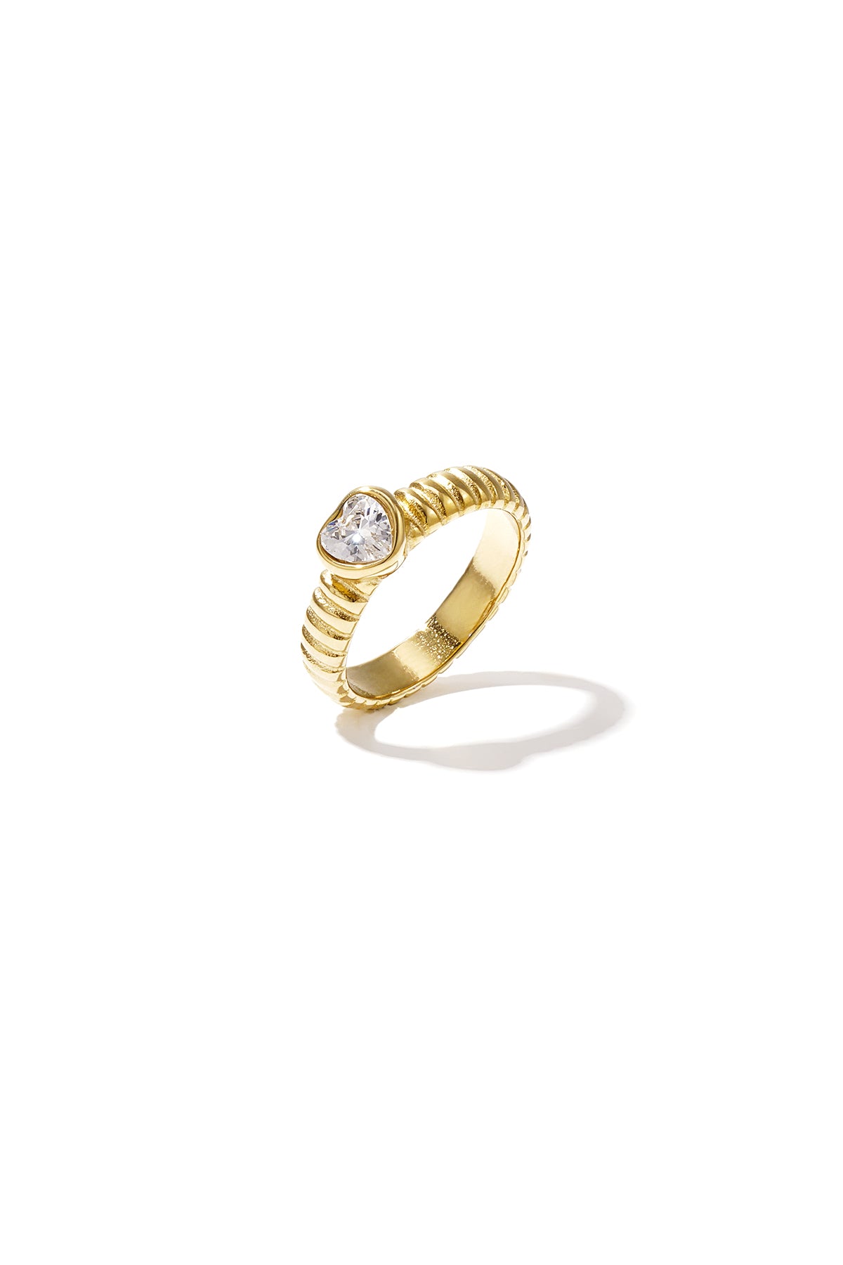 Ring mit herzförmigem Stein