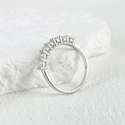 finityzoneGlänzender Moissanite - Ring für Frauen – Eleganz in Silber