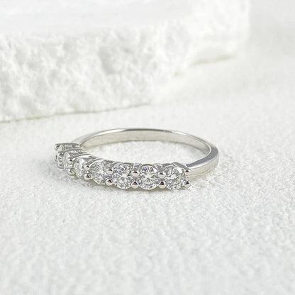 finityzoneGlänzender Moissanite - Ring für Frauen – Eleganz in Silber