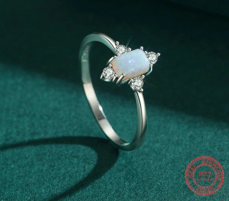 finityzoneluxus ring aus 925er silber mit opal – glanzvolle krone für frauen